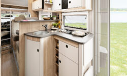 2026_WM_Ontour_Family_A_720_GFM_innen_WInkelkueche_h_BEAR_PRESSE_lowres