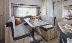 2026_WW_De_Luxe_540_KMFe_innen_Mittelsitzgruppe_q_BEAR_PRESSE_lowres